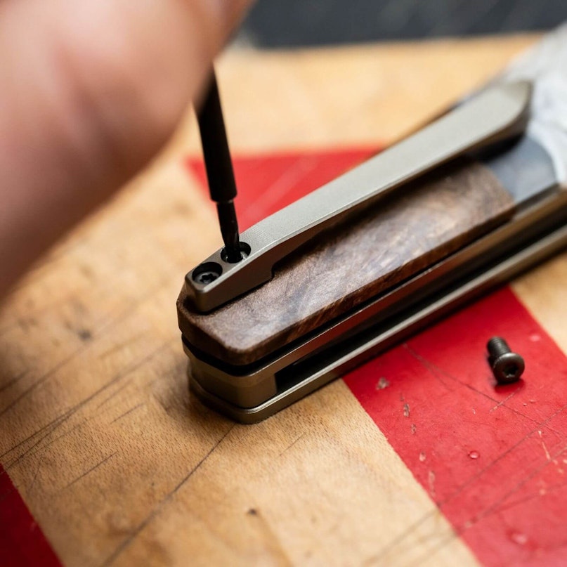 live edge knife square assembly