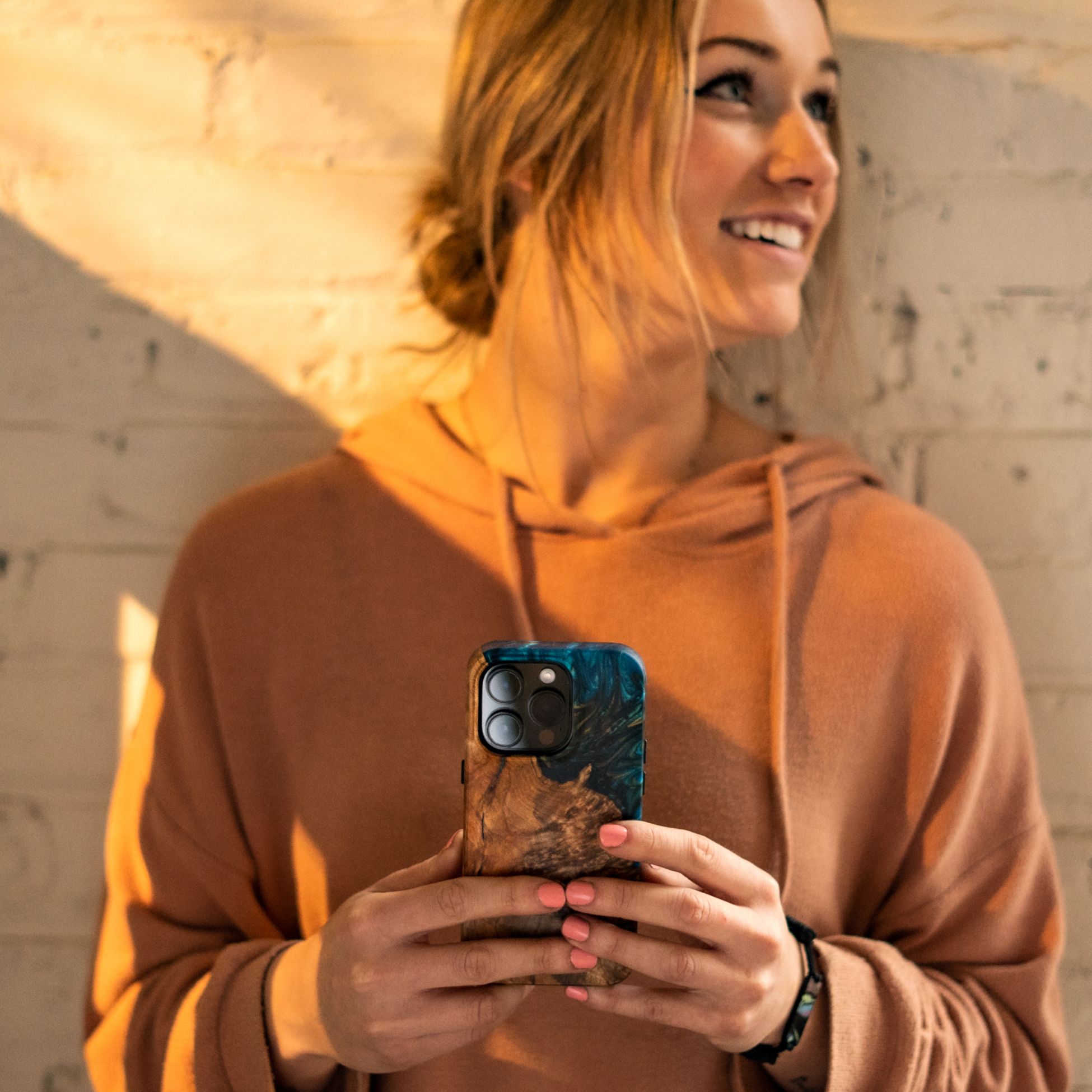 Carved Live Edge iPhone 16 Pro Max ケース IPhone 16 Pro Max - Blue - Live Edge Phone Case - Carved